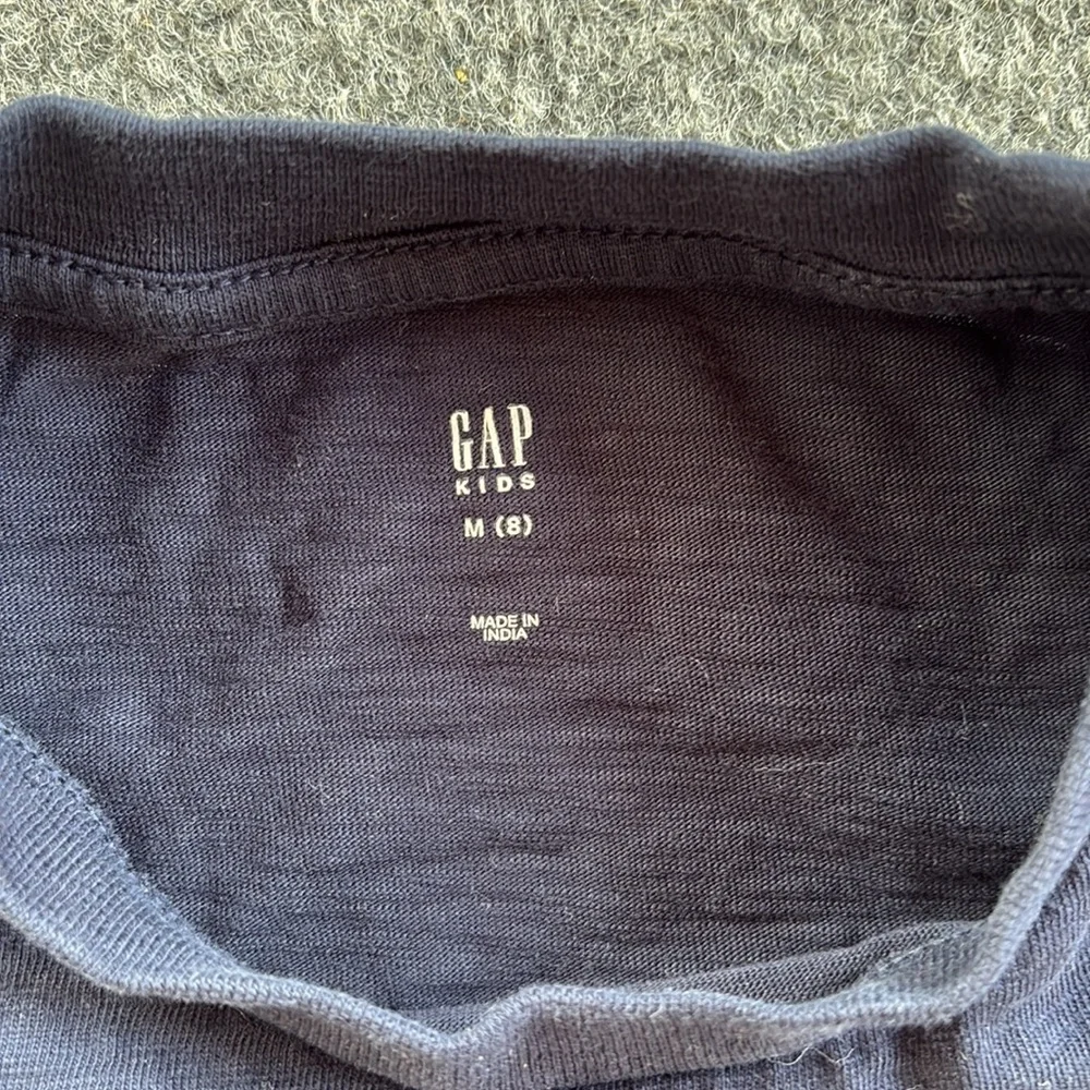 GAP Navy and Rust Long Sleeve Kids Tee - Size Medium (8)
